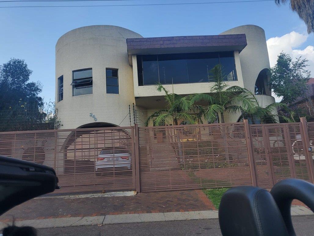 5 Bedroom House for sale in Laudium Ext 2 P24113768868