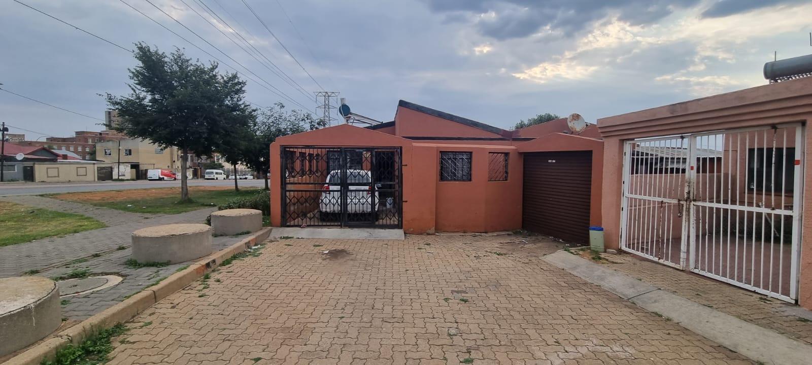 3 Bedroom House for sale in Westbury P24113769626