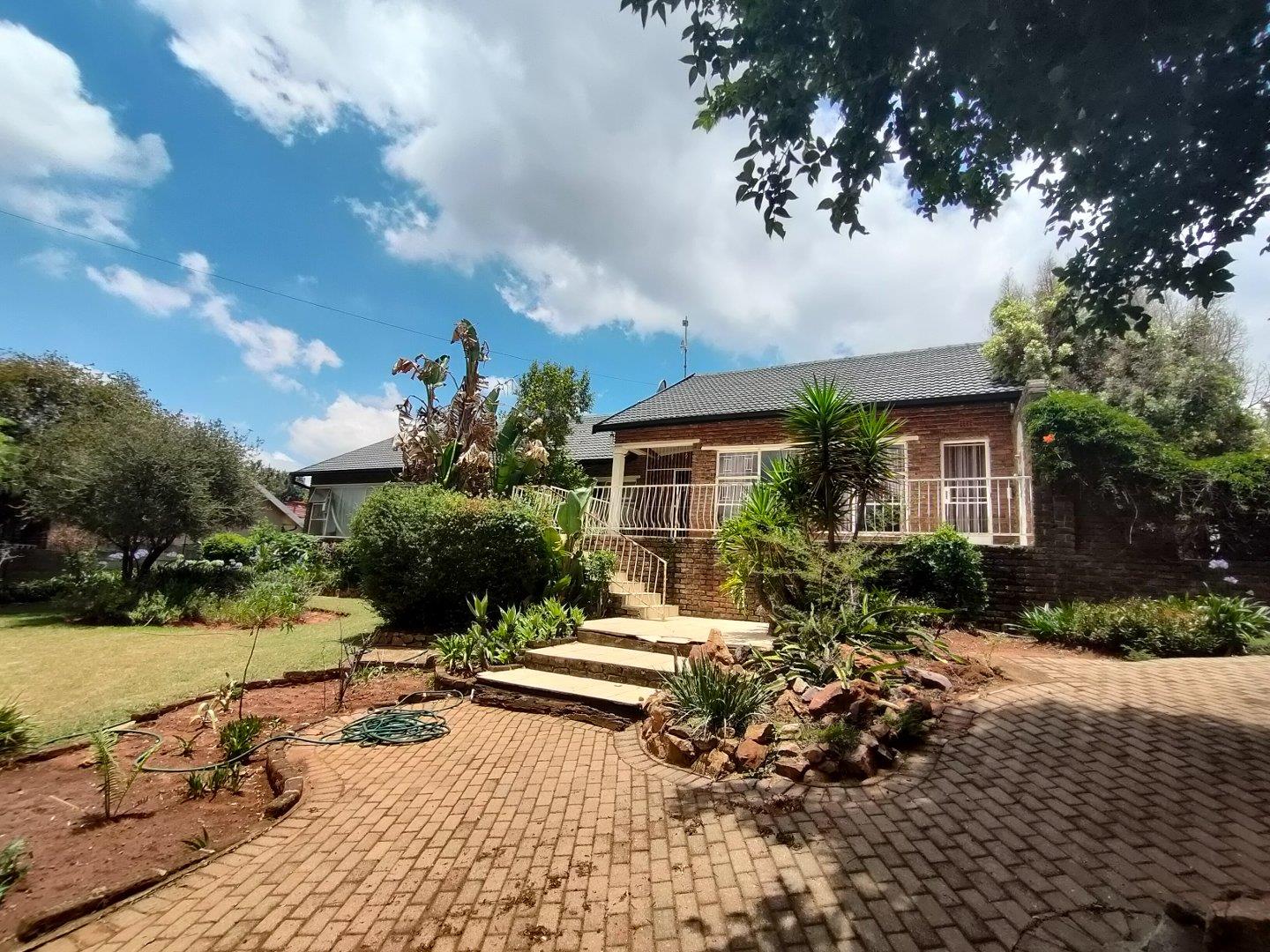 4 Bedroom House for sale in Rant En Dal 61 Leeu Street P24113770303