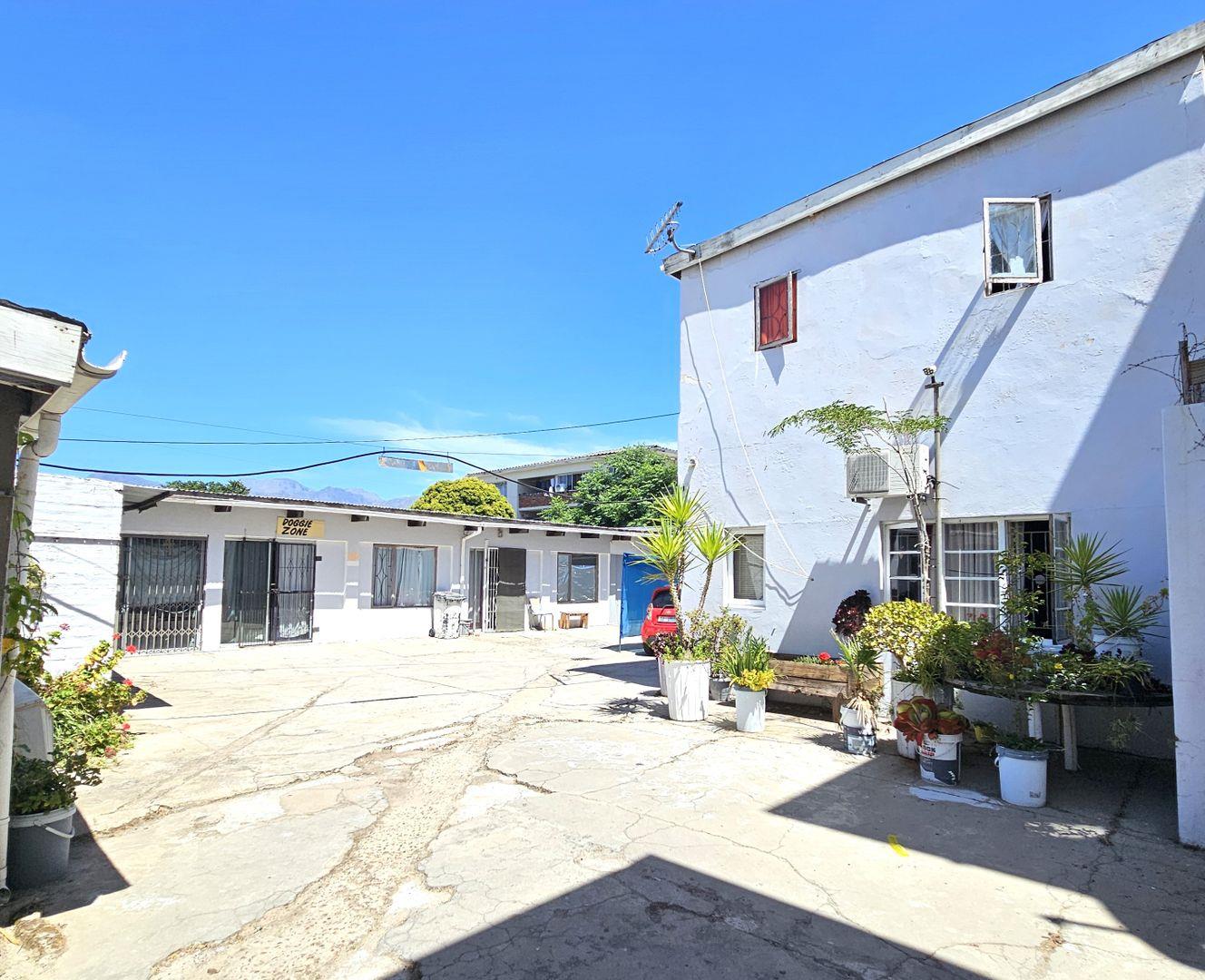 10 Bedroom House for sale in Bertville P24113770423