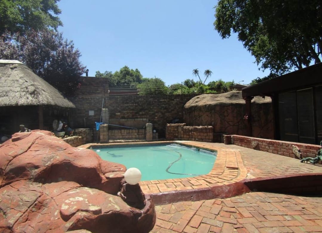 4 Bedroom House for sale in Albemarle Ext 2 P24113770733