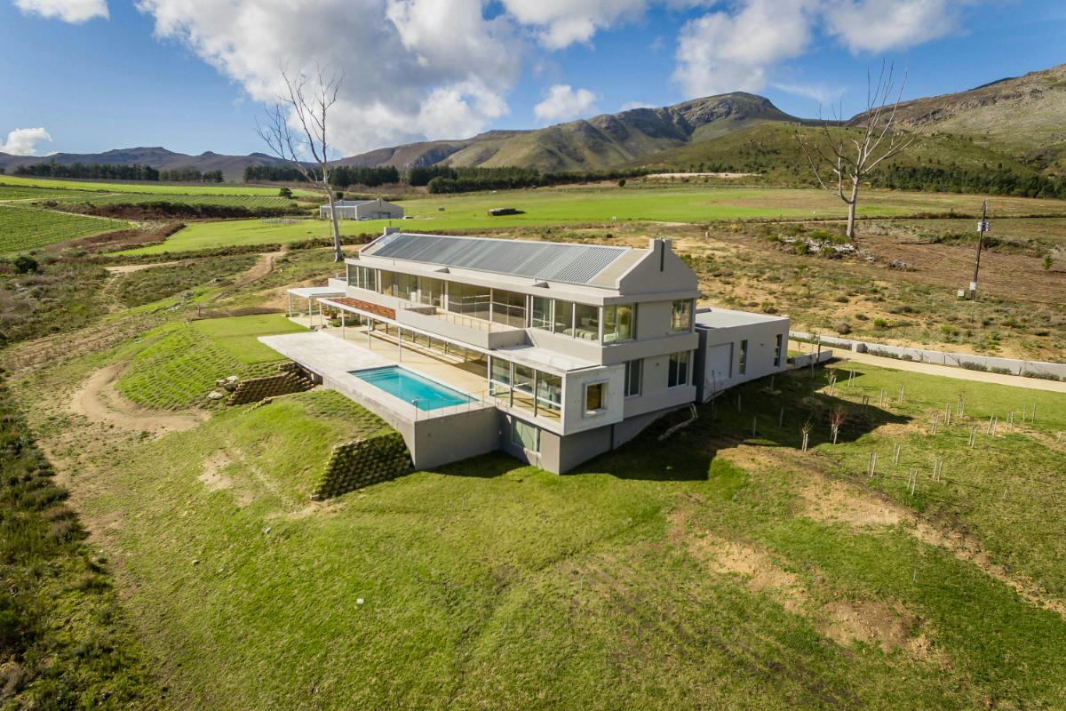 Farm for sale in Hemel en Aarde Valley R320 P24113772005