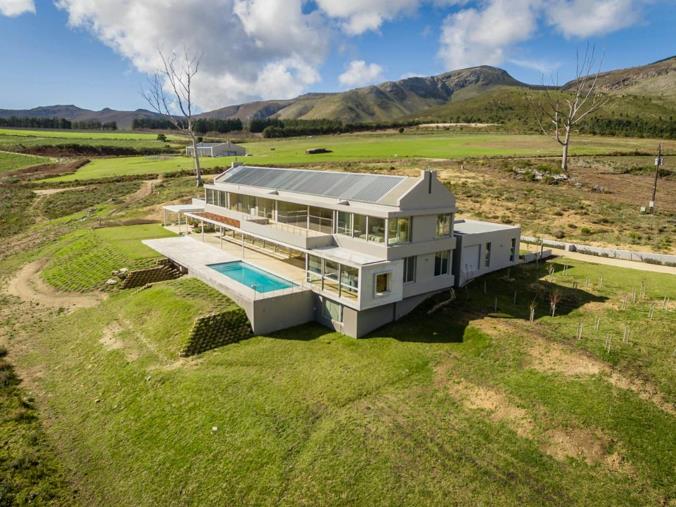 Farm for Sale in Hemel en Aarde Valley
