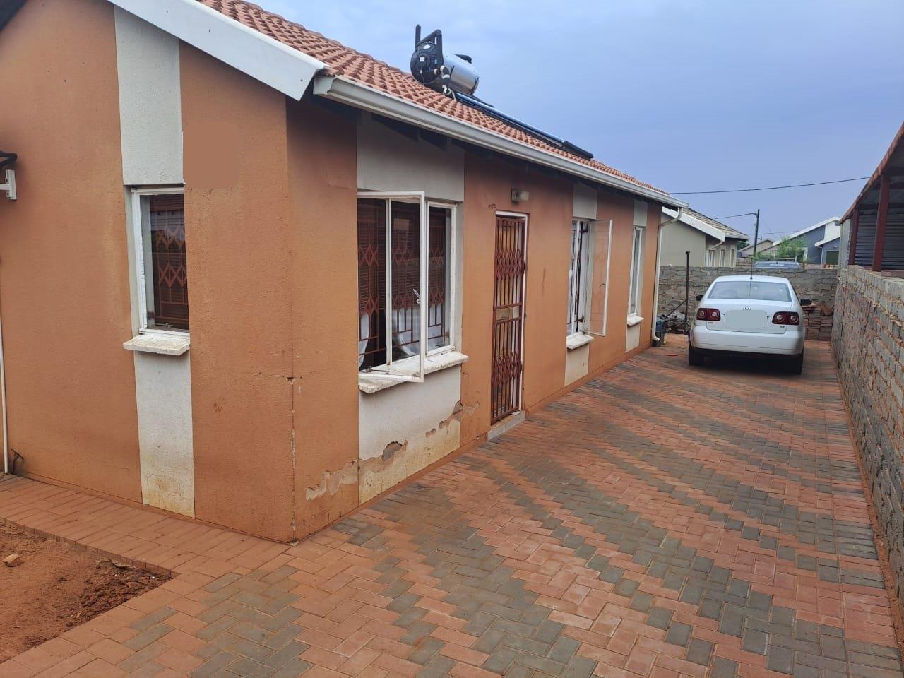 3 Bedroom House for sale in Rosslyn P24113774891