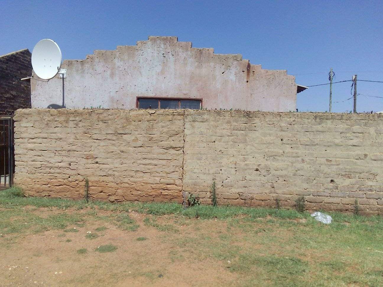 2 Bedroom House for sale in Orange Farm P24113777335