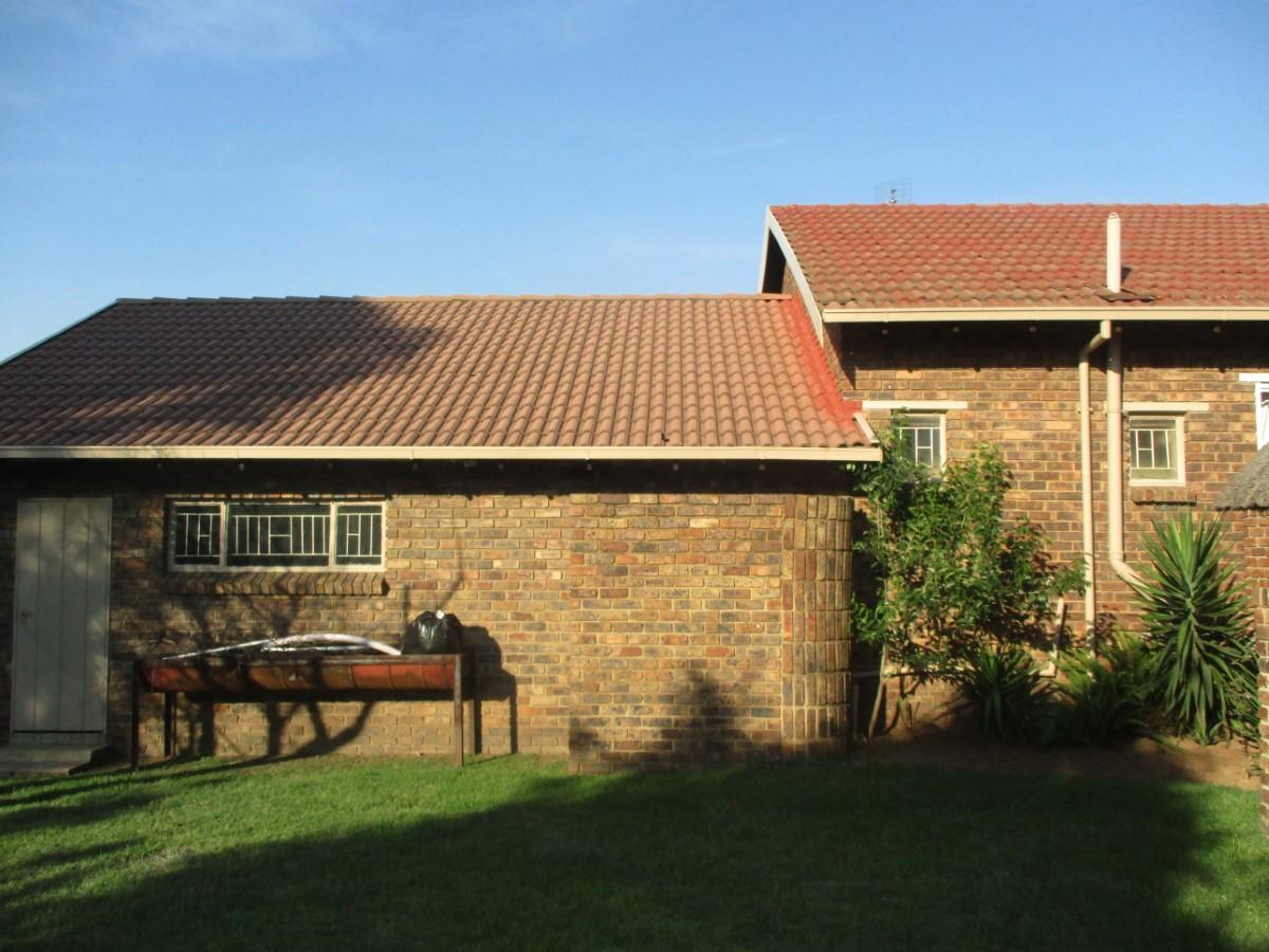 4 Bedroom House for sale in Die Heuwel Ext 1 P24113777517