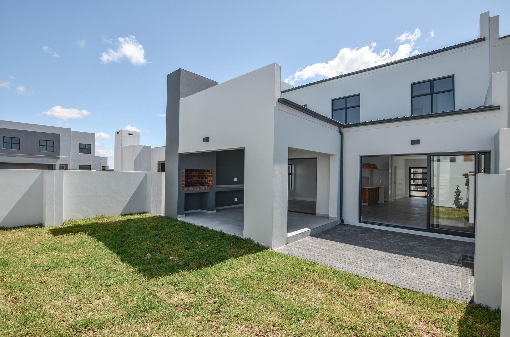 4 Bedroom House for sale in Sandown P24113522435