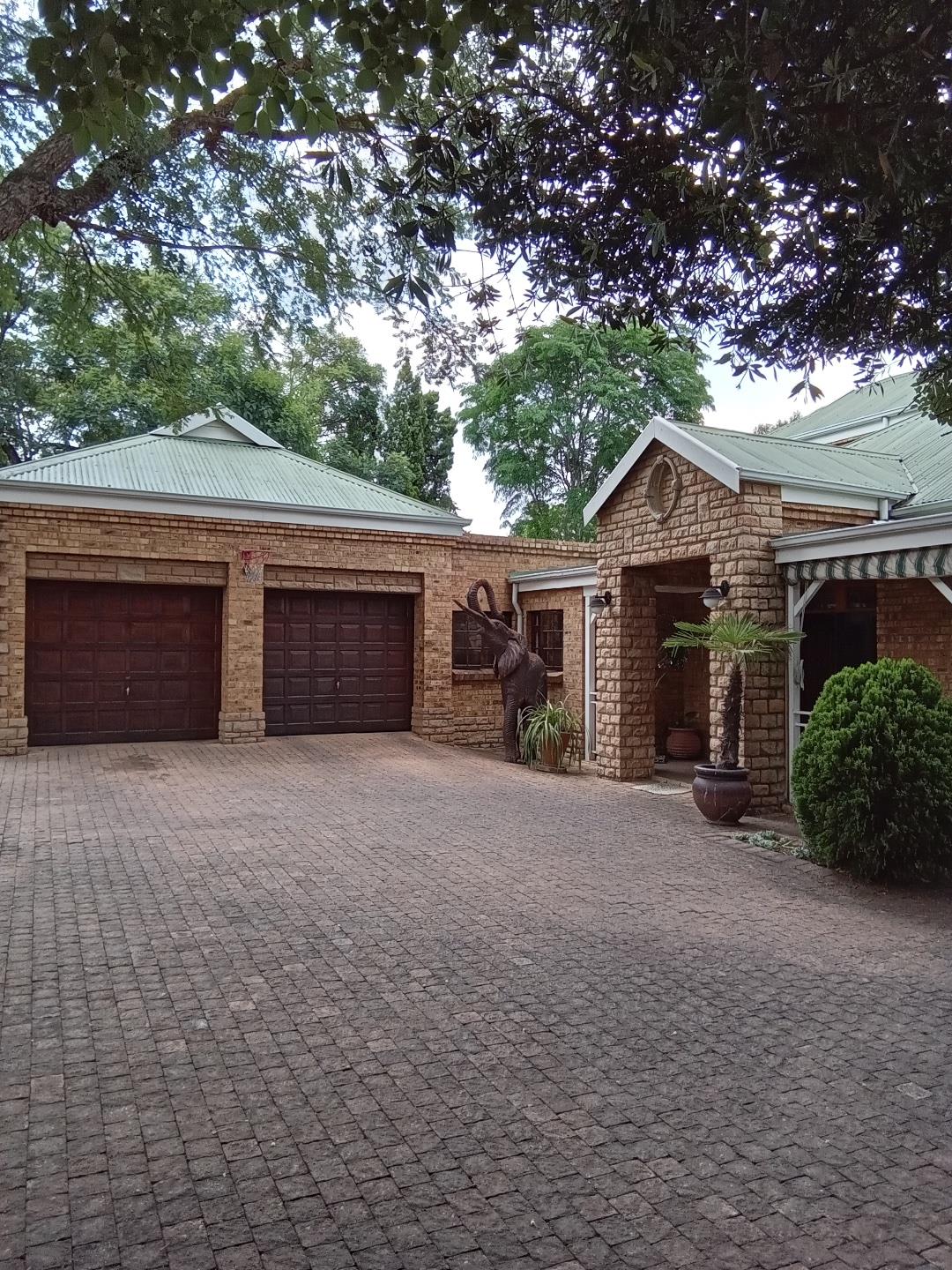 4 Bedroom House for sale in Woodhill Golf Estate P24113779374