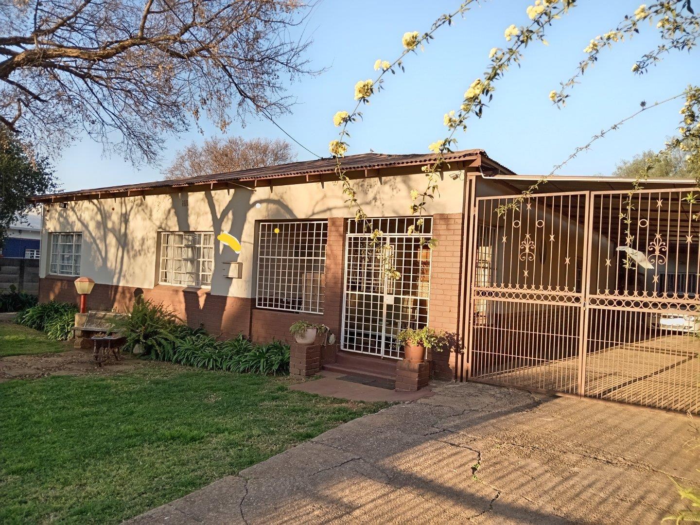 4 Bedroom House for sale in Roseville P24113243942