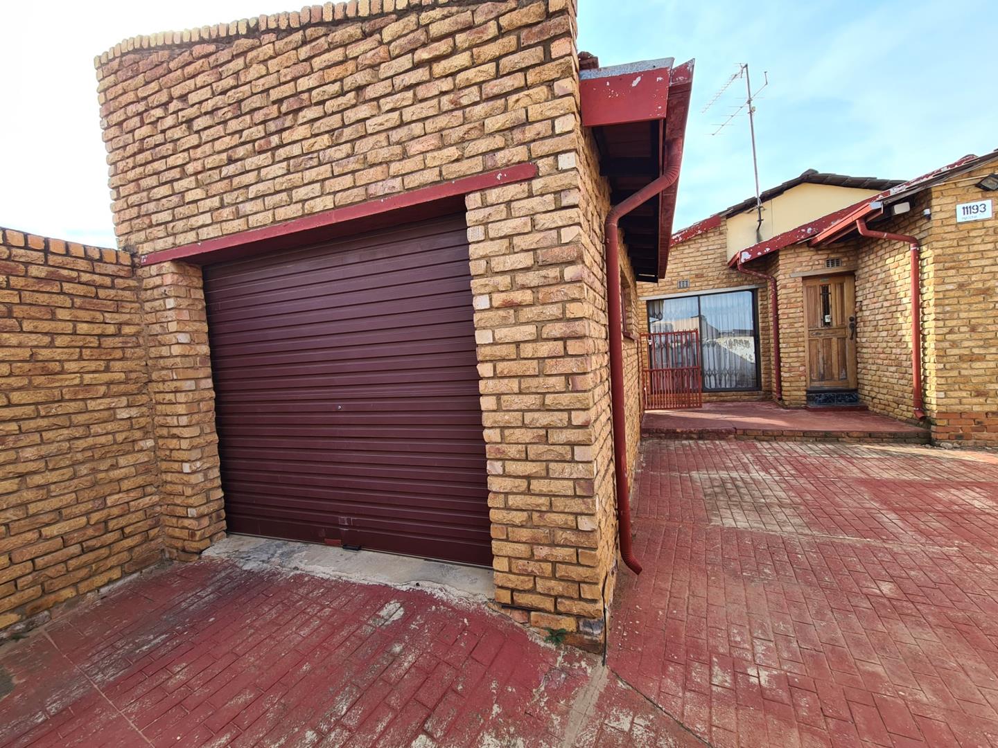3 Bedroom House for sale in Kwa Thema P24113780022
