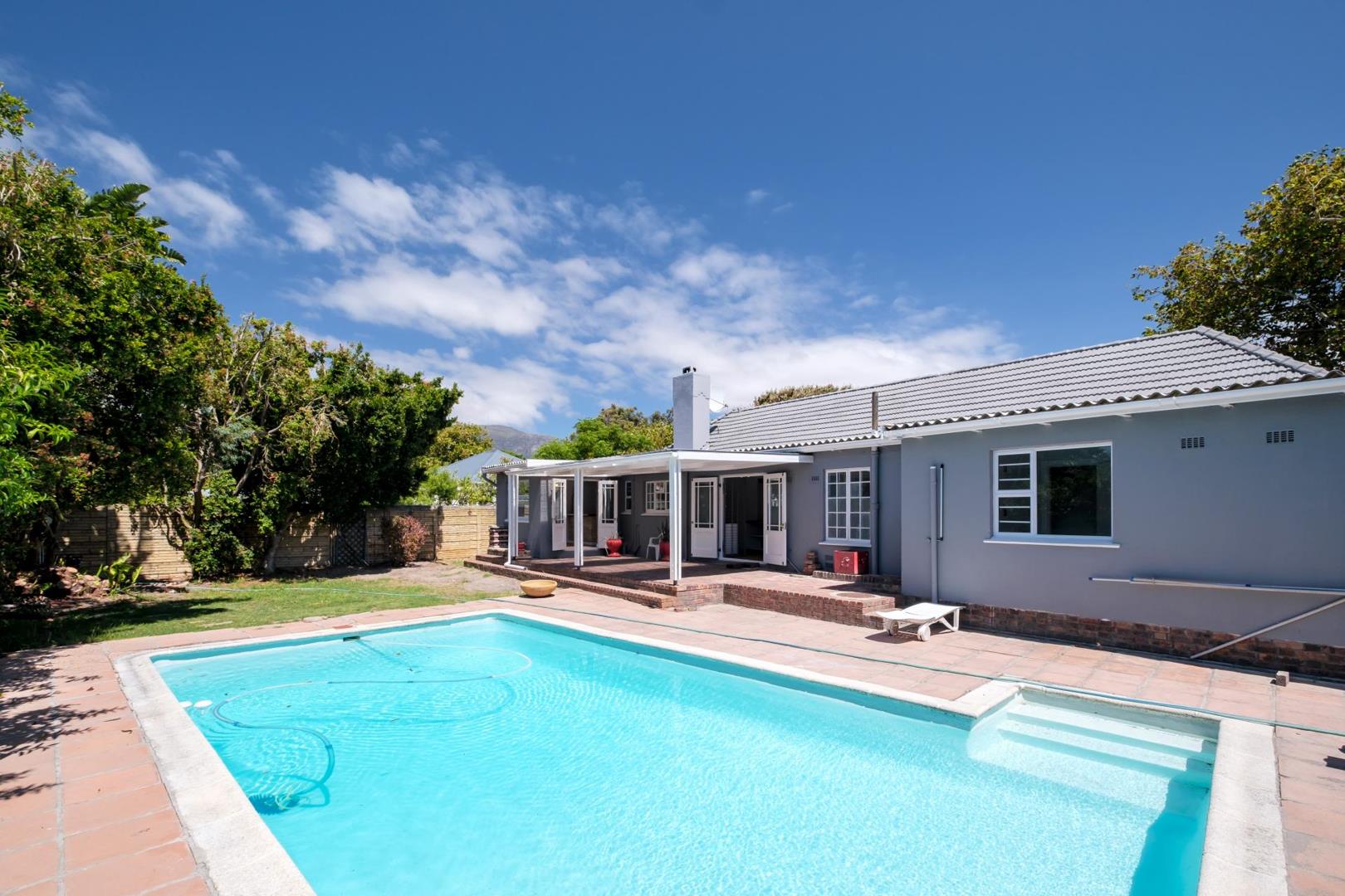 Bergvliet Property Houses for sale in Bergvliet