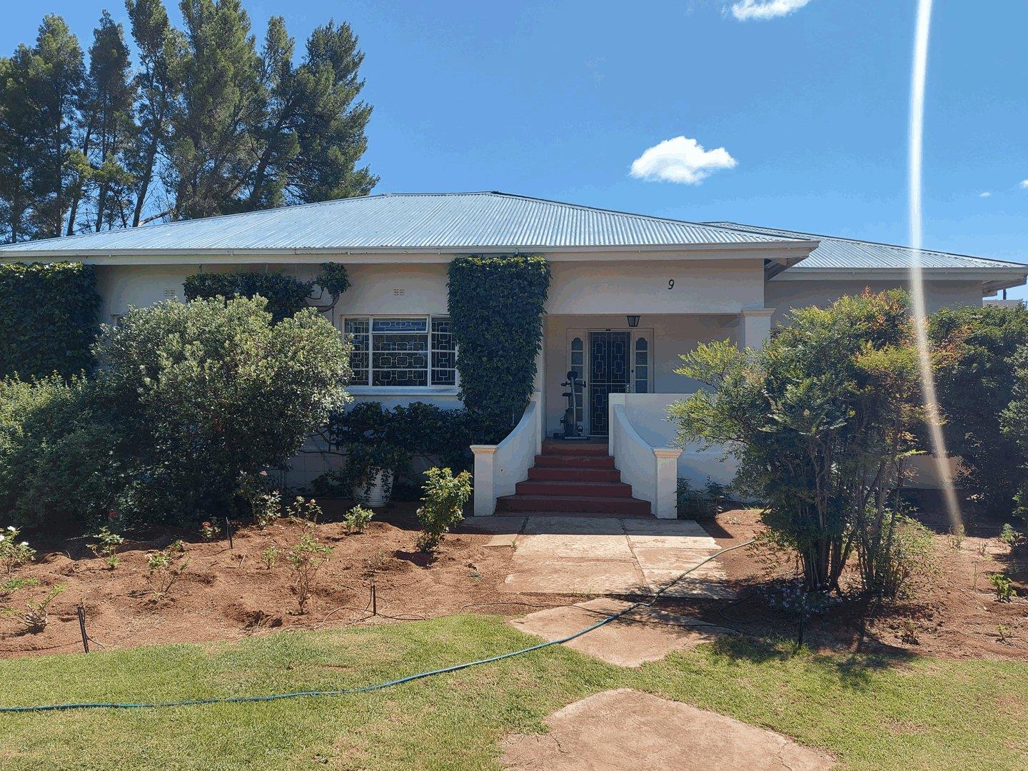 3 Bedroom House for sale in Middelburg P24113786045