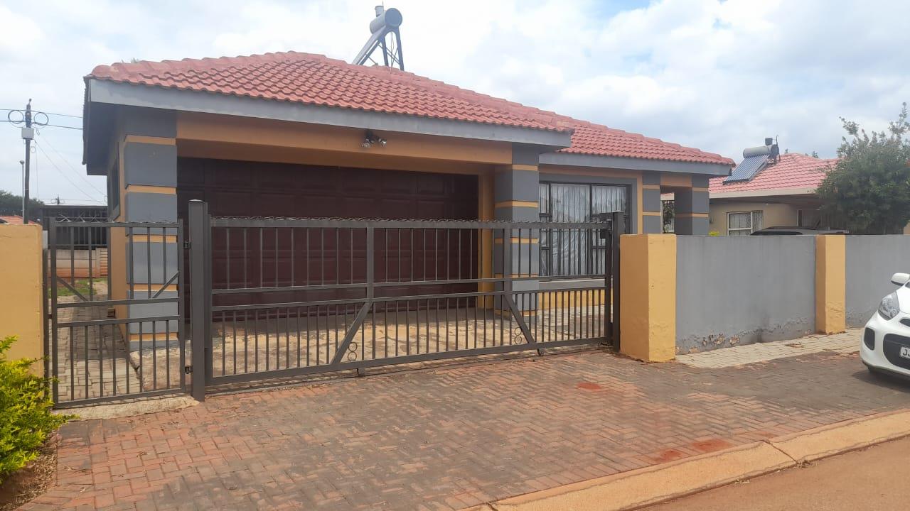 3 Bedroom House for sale in The Orchards P24113786723