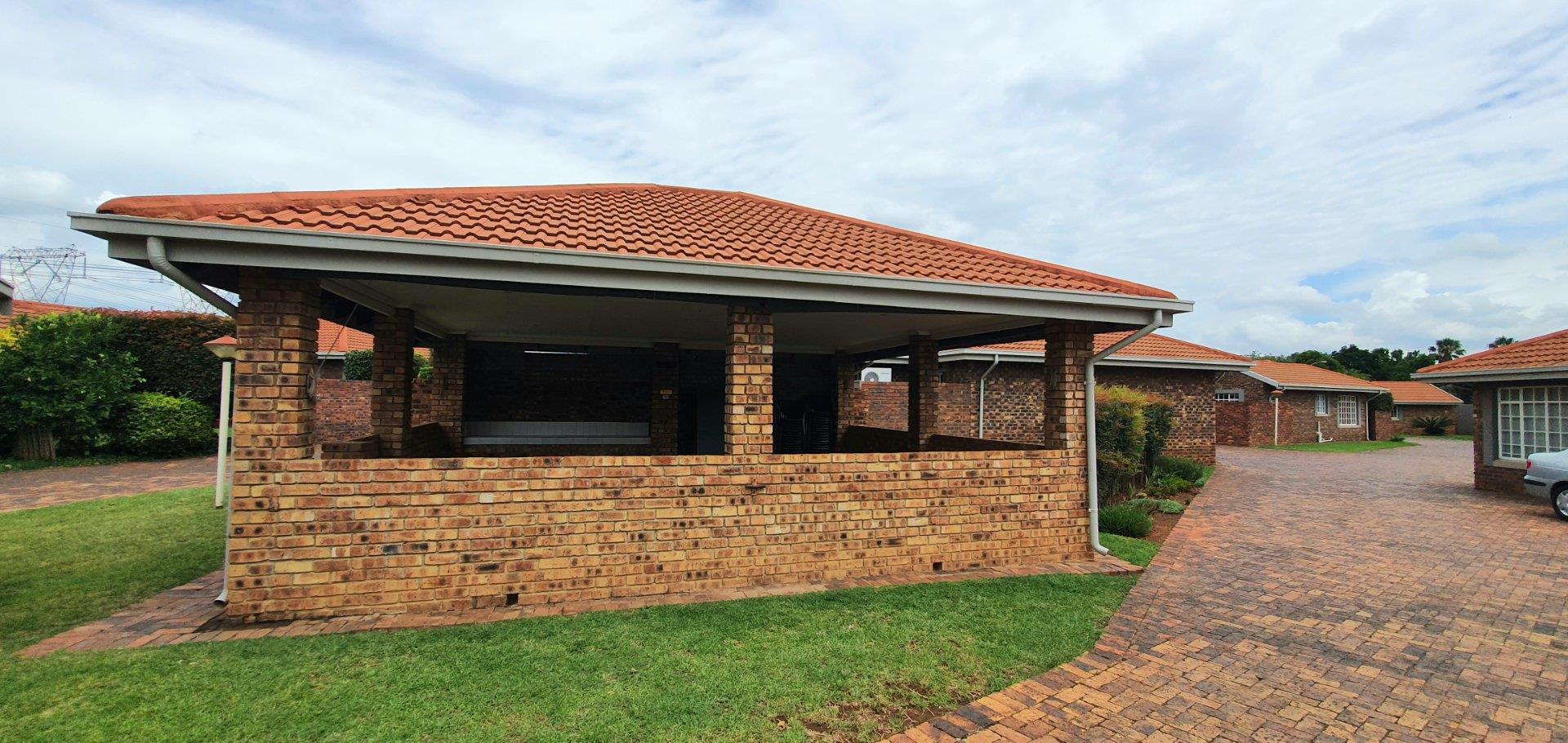 2 Bedroom Townhouse for sale in Three Rivers East P24113792440