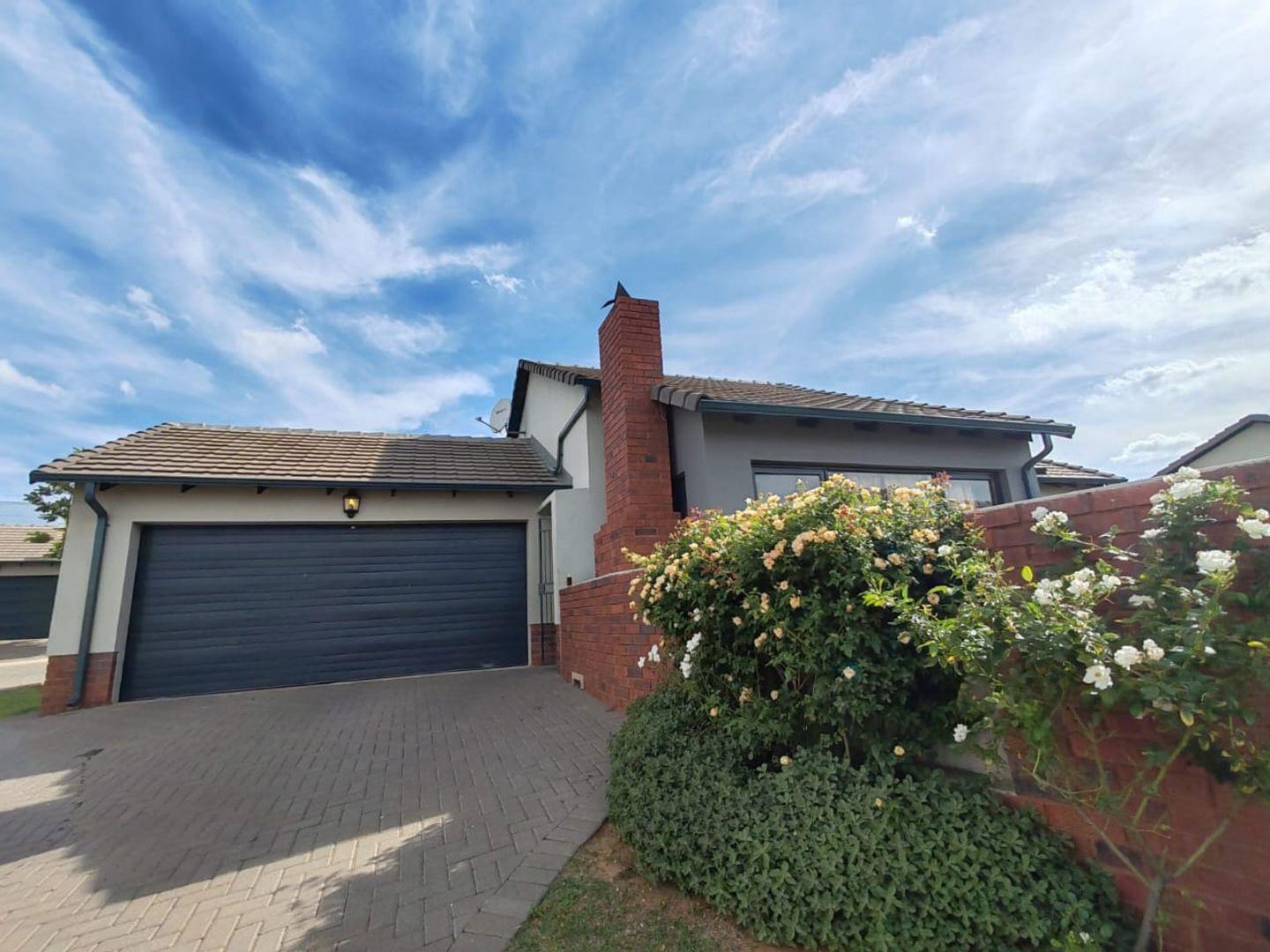 3 Bedroom Apartment / flat for sale in Amberfield P24113795278