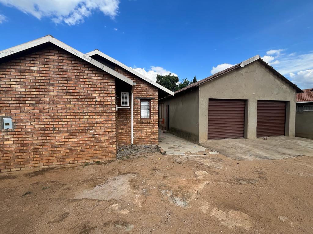 2 Bedroom House for sale in Norkem Park P24113795317