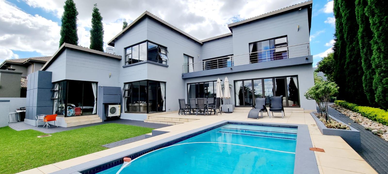 6 Bedroom House for sale in Midlands Estate 3000 Midlands Estate