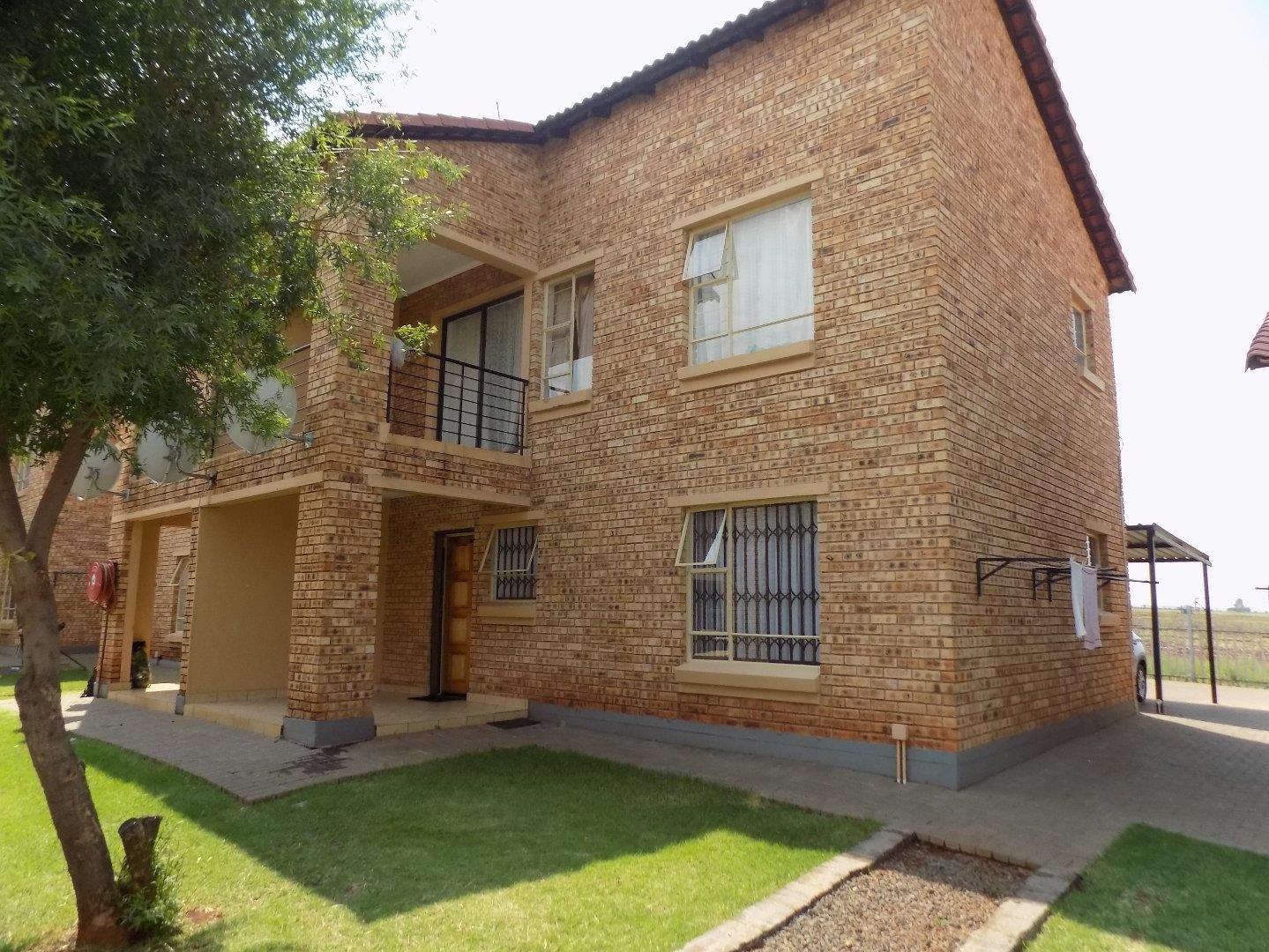 2 Bedroom House for sale in Dawn Park 982 Lemonwood Lane P24114397165