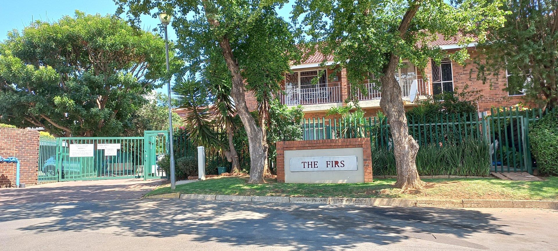 2 Bedroom Townhouse to rent in Bedford Gardens 7 Field Close P24