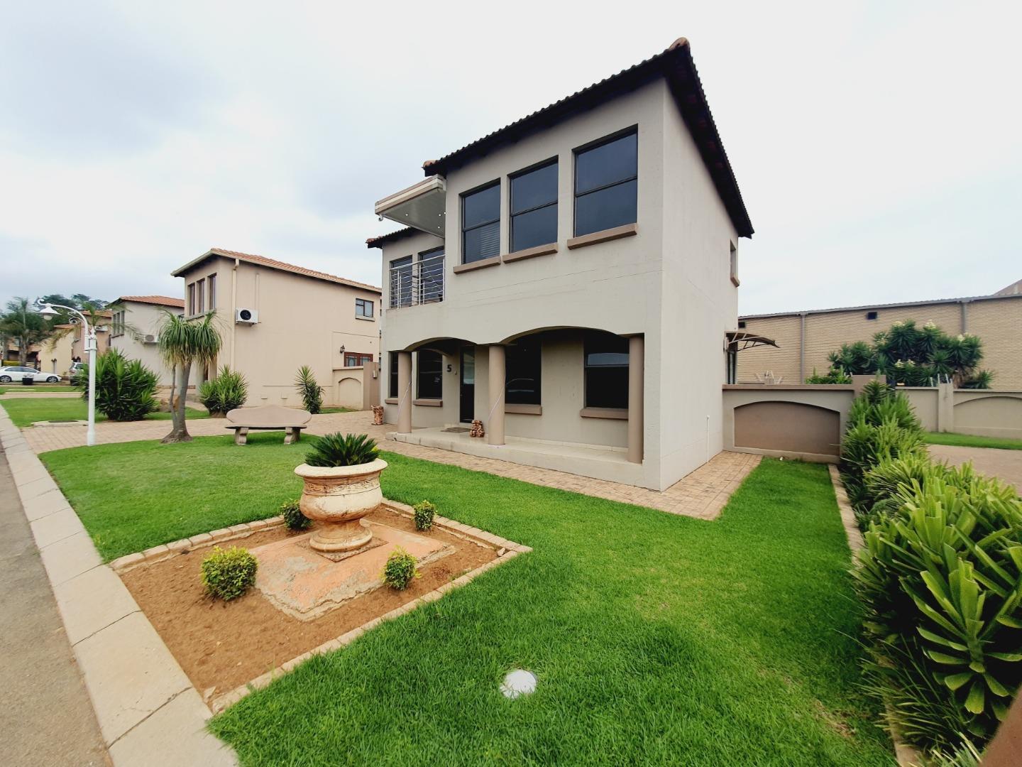 3 Bedroom House for sale in Emfuleni Golf Estate P24113801457