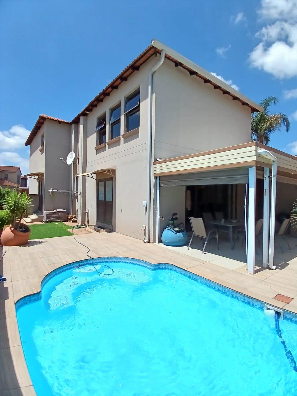 3 Bedroom House for sale in Emfuleni Golf Estate P24113801867