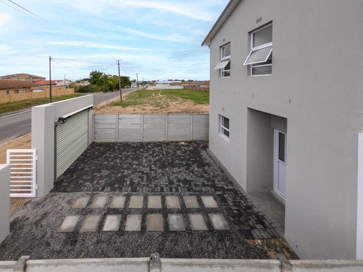 3 Bedroom Apartment / flat for sale in Hagley P24113801890