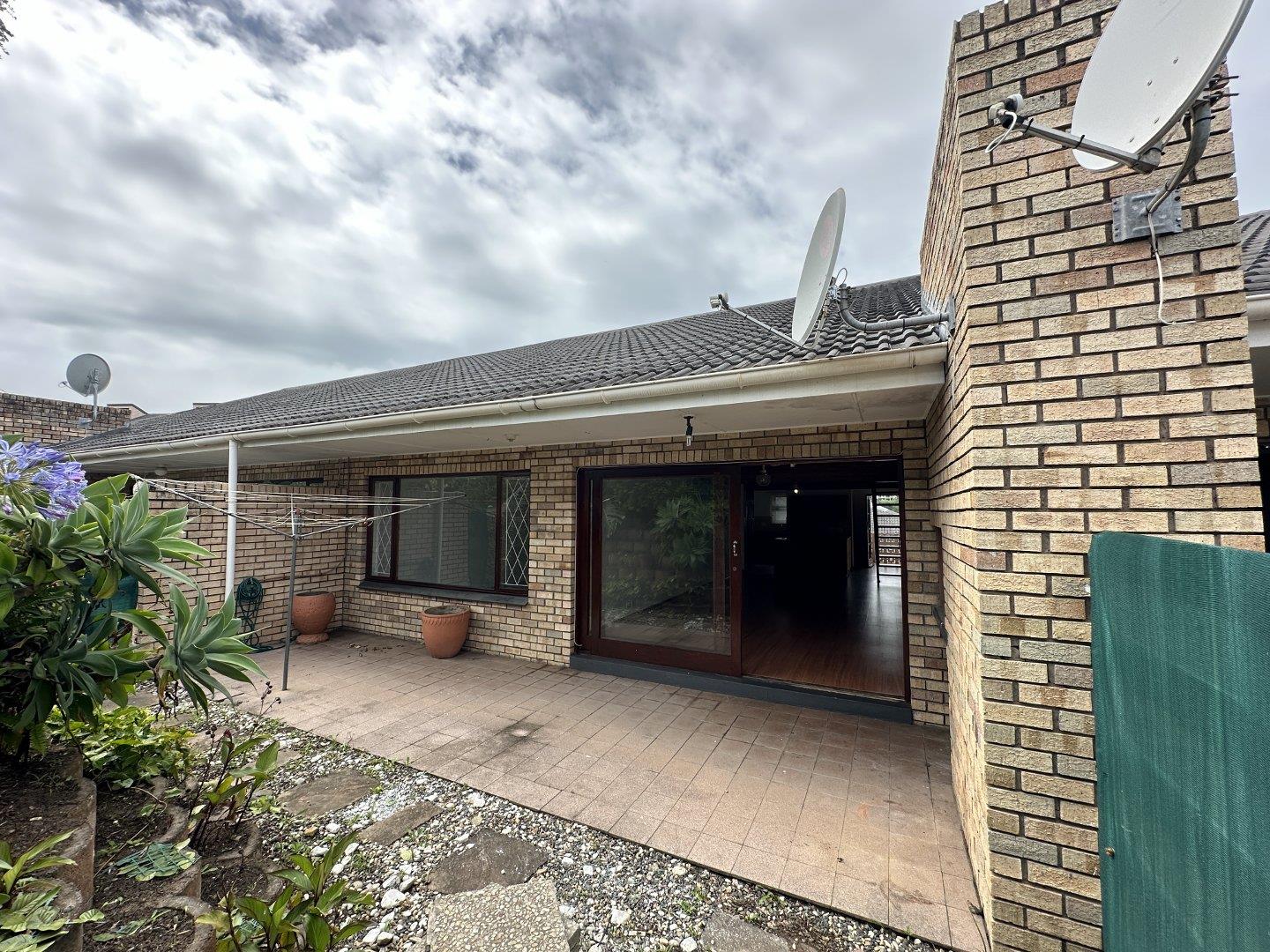 Beacon Bay Property Townhouses for sale in Beacon Bay Property24