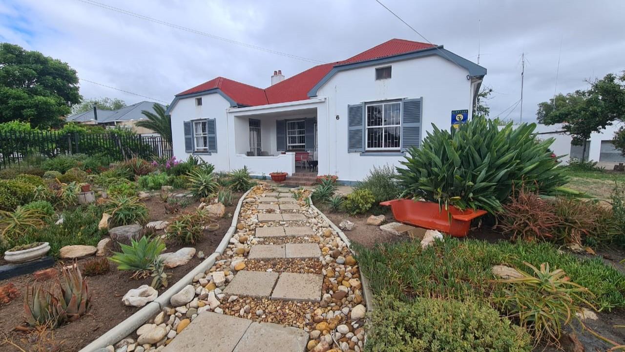 4 Bedroom House for sale in Langerug 6 De Villiers Street P24113803485