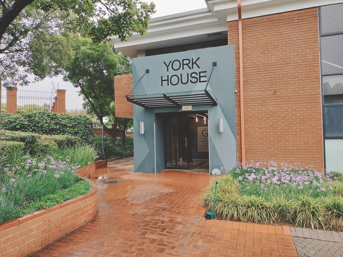 Commercial property to rent in Bryanston P24112017229