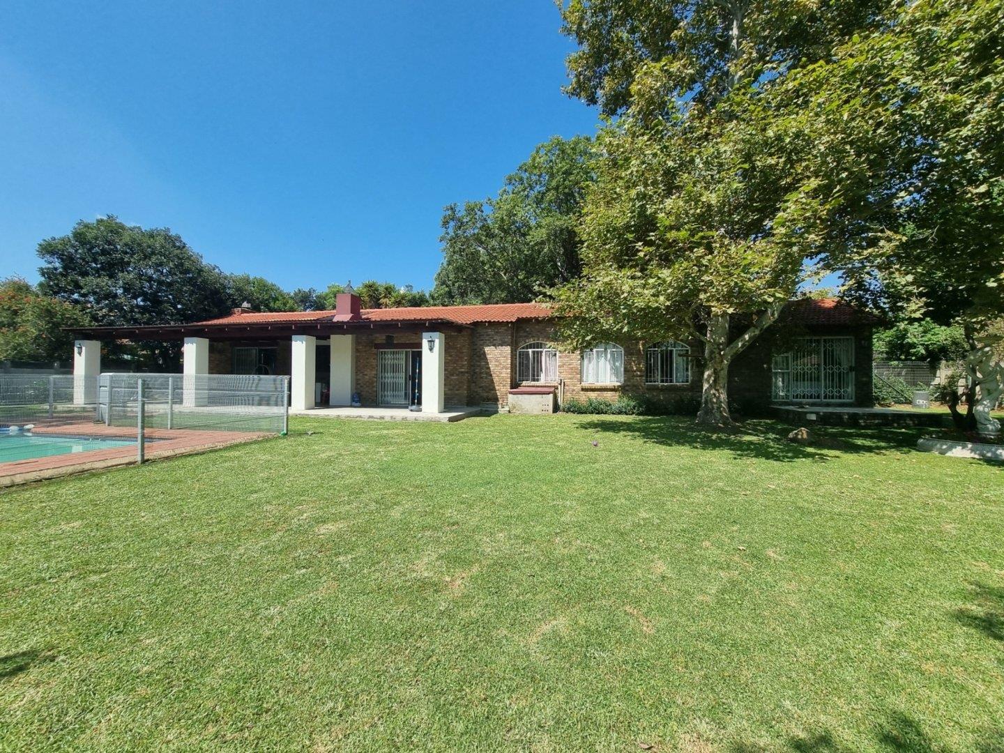 4 Bedroom House for sale in Buccleuch P24113803975