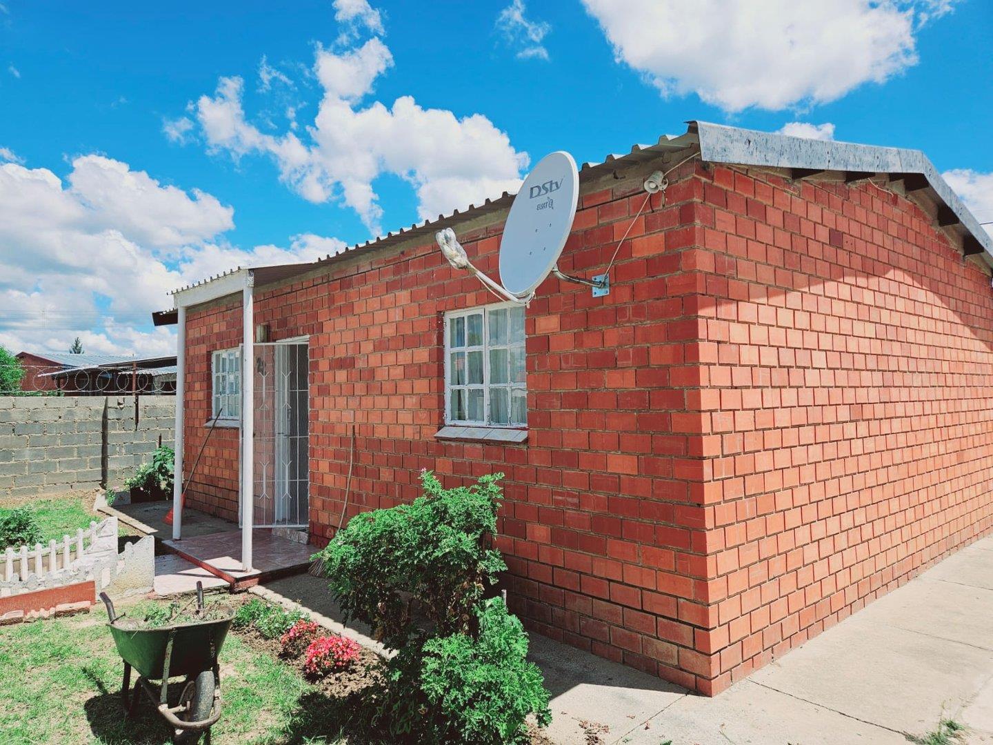 2 Bedroom House for sale in Acaciaville P24113804585