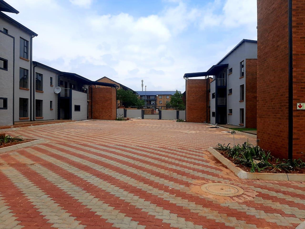 2 Bedroom Apartment / flat to rent in Olympus AH P24113804752