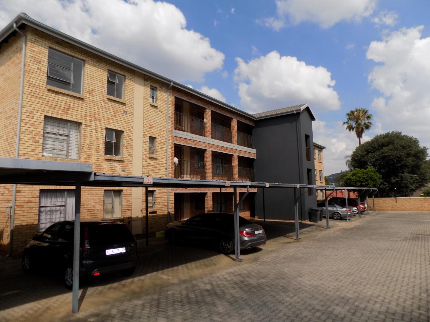 2 Bedroom Apartment / flat for sale in Weltevreden Park P24113804931