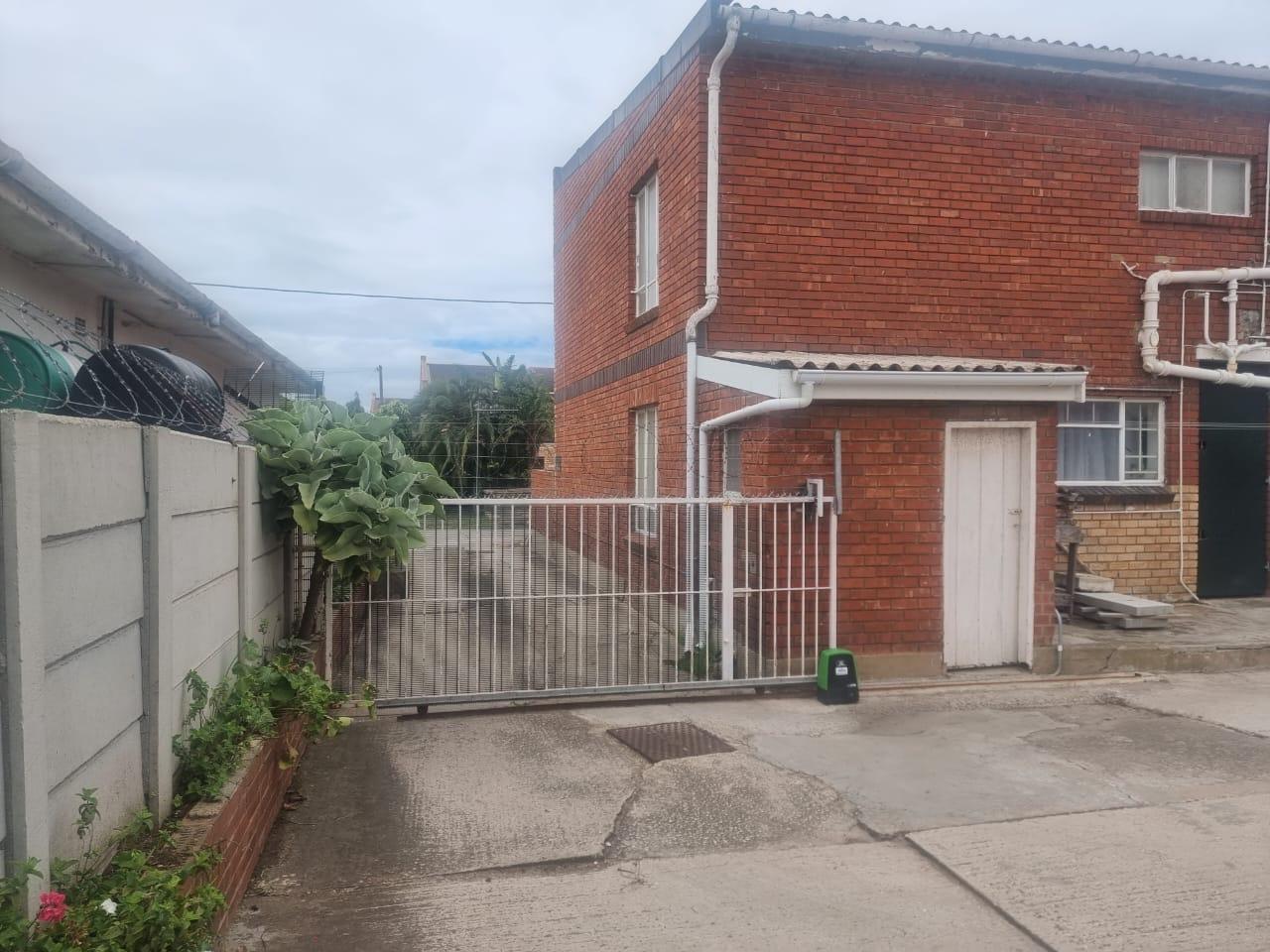 2 Bedroom Townhouse for sale in Swartkops P24113805156