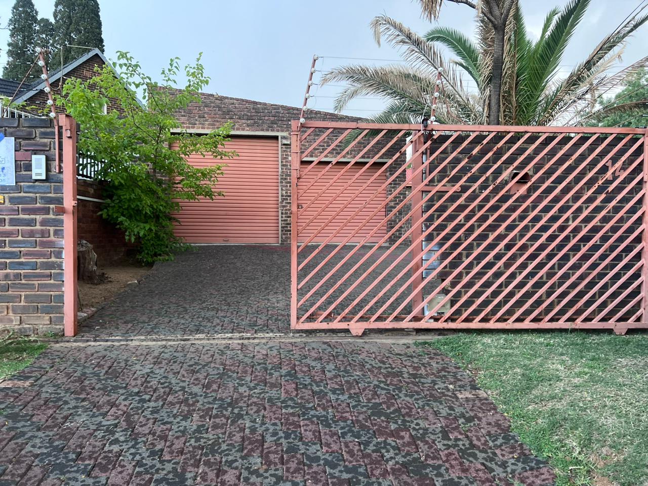 3 Bedroom House for sale in Alberton North P24113808345