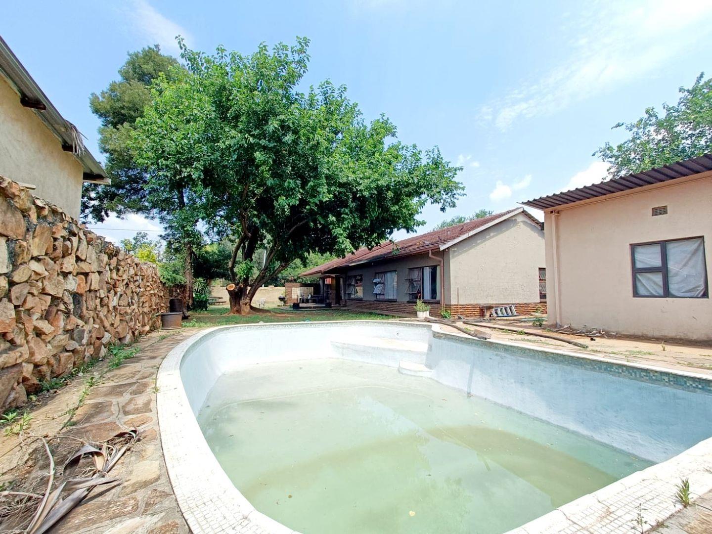 4 Bedroom House for sale in Mayville P24113805331