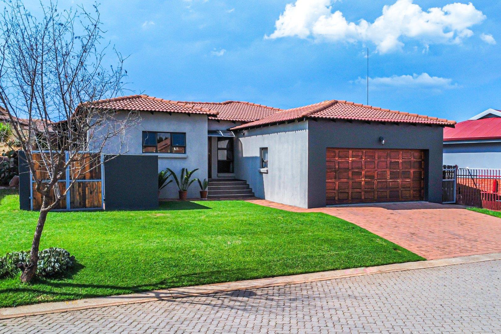 Aquavista Mountain Estate Property Property and houses for sale in