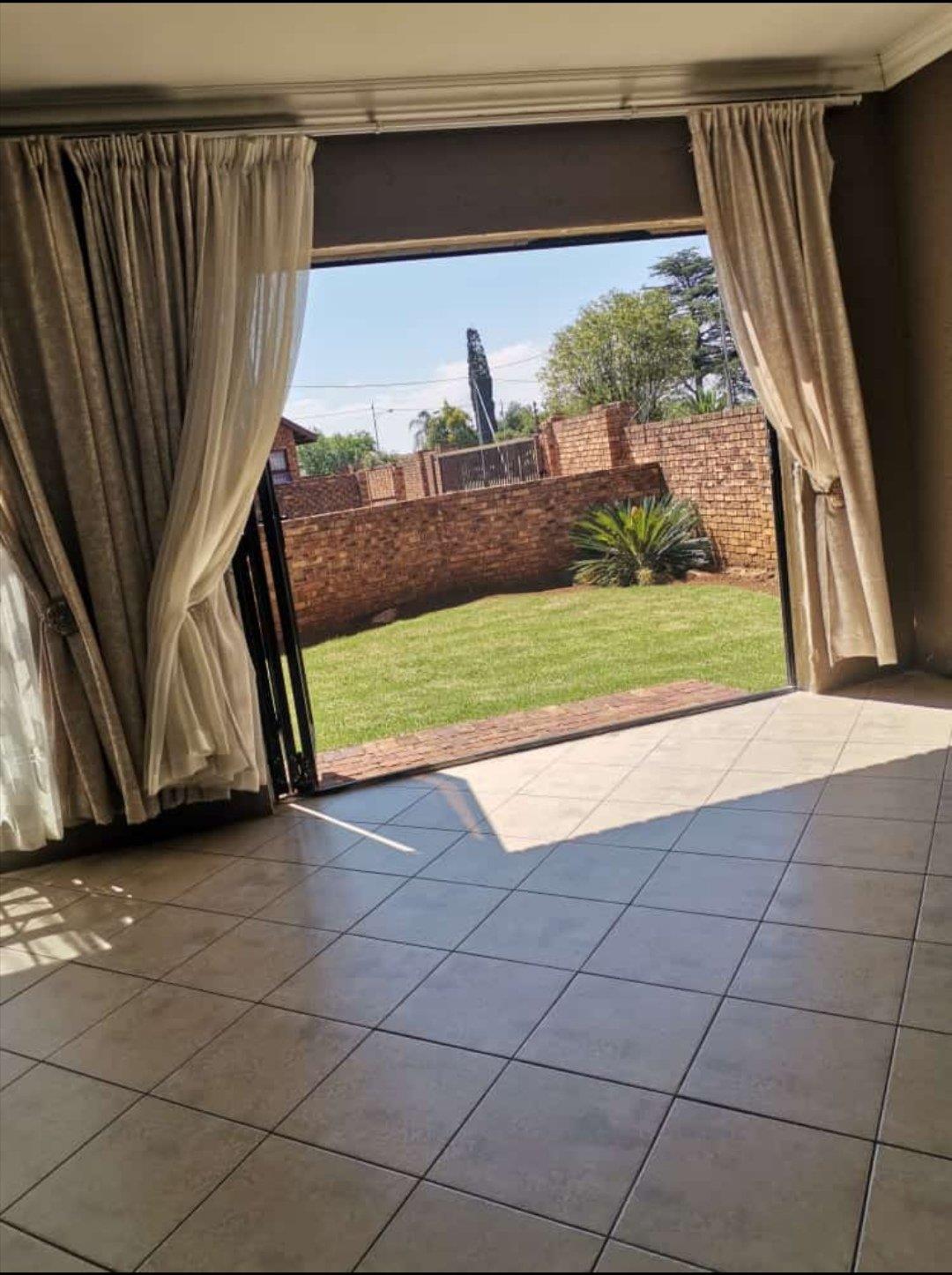 4 Bedroom House for sale in Dunnottar P24112837885