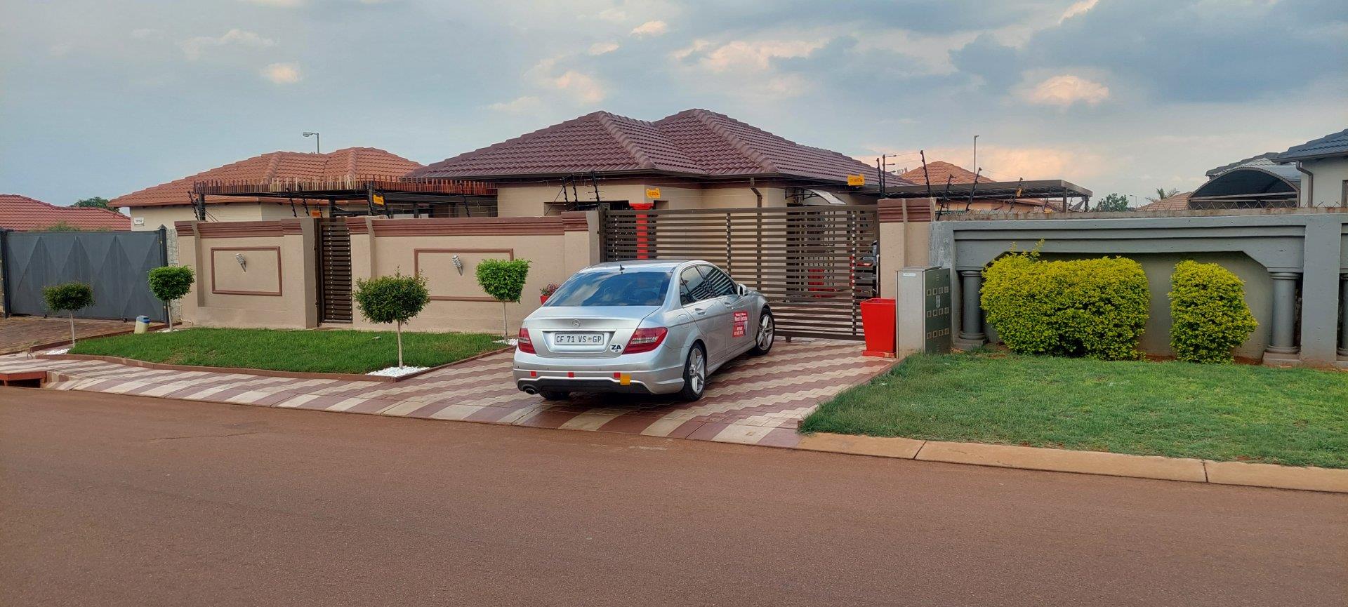 3 Bedroom House for sale in The Orchards P24113849476