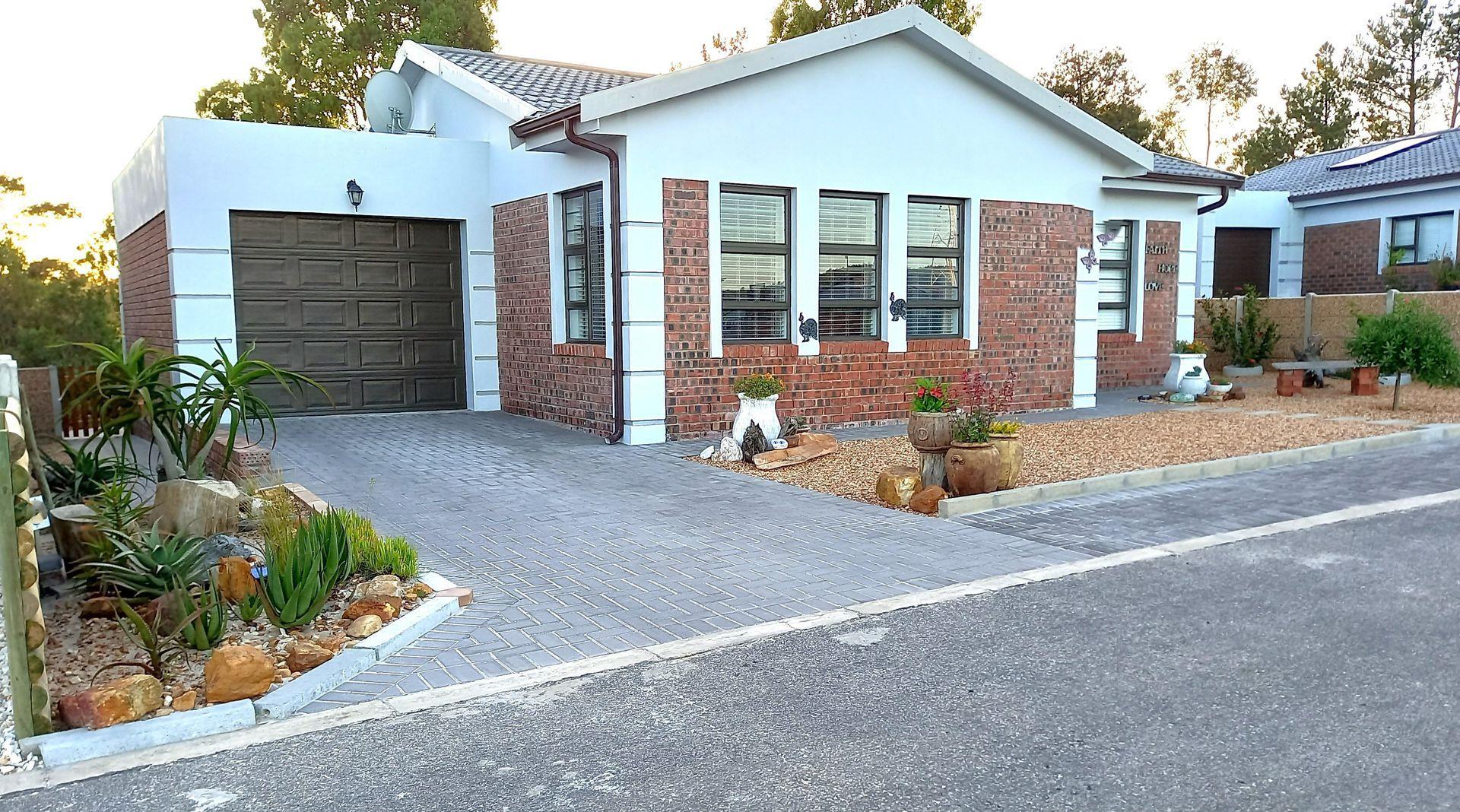 2 Bedroom House for sale in Albertinia 8 Marlothi Street P24113808035