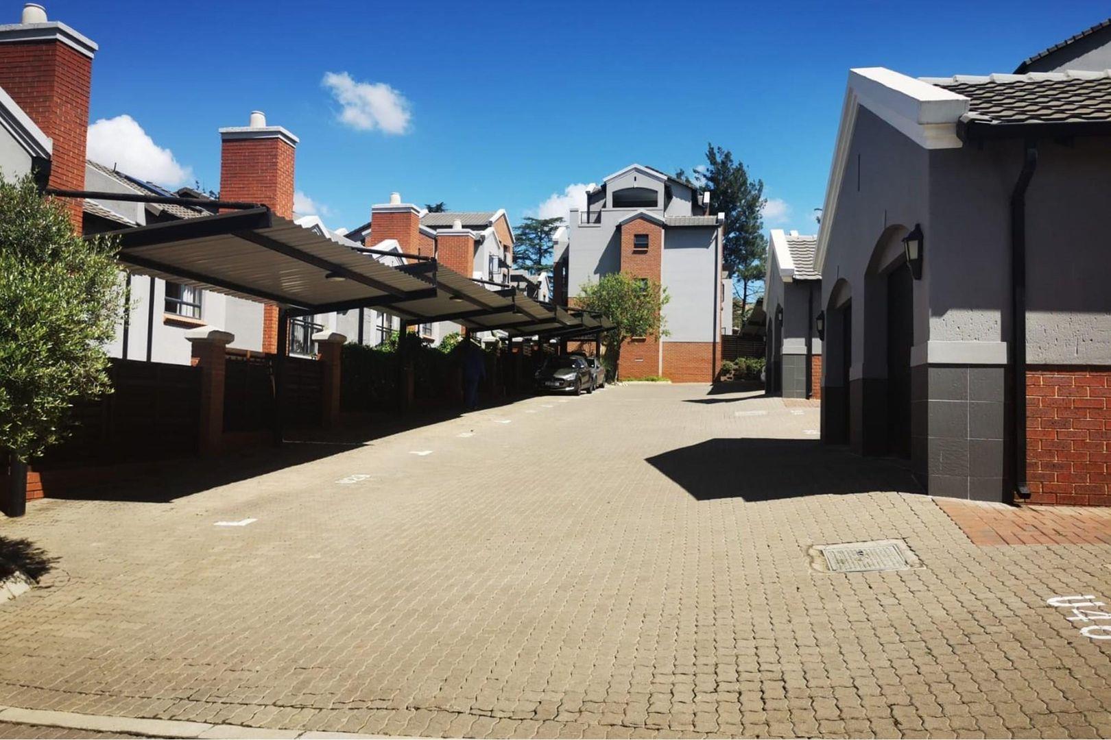 2 Bedroom Apartment / flat for sale in Bryanston P24112519481
