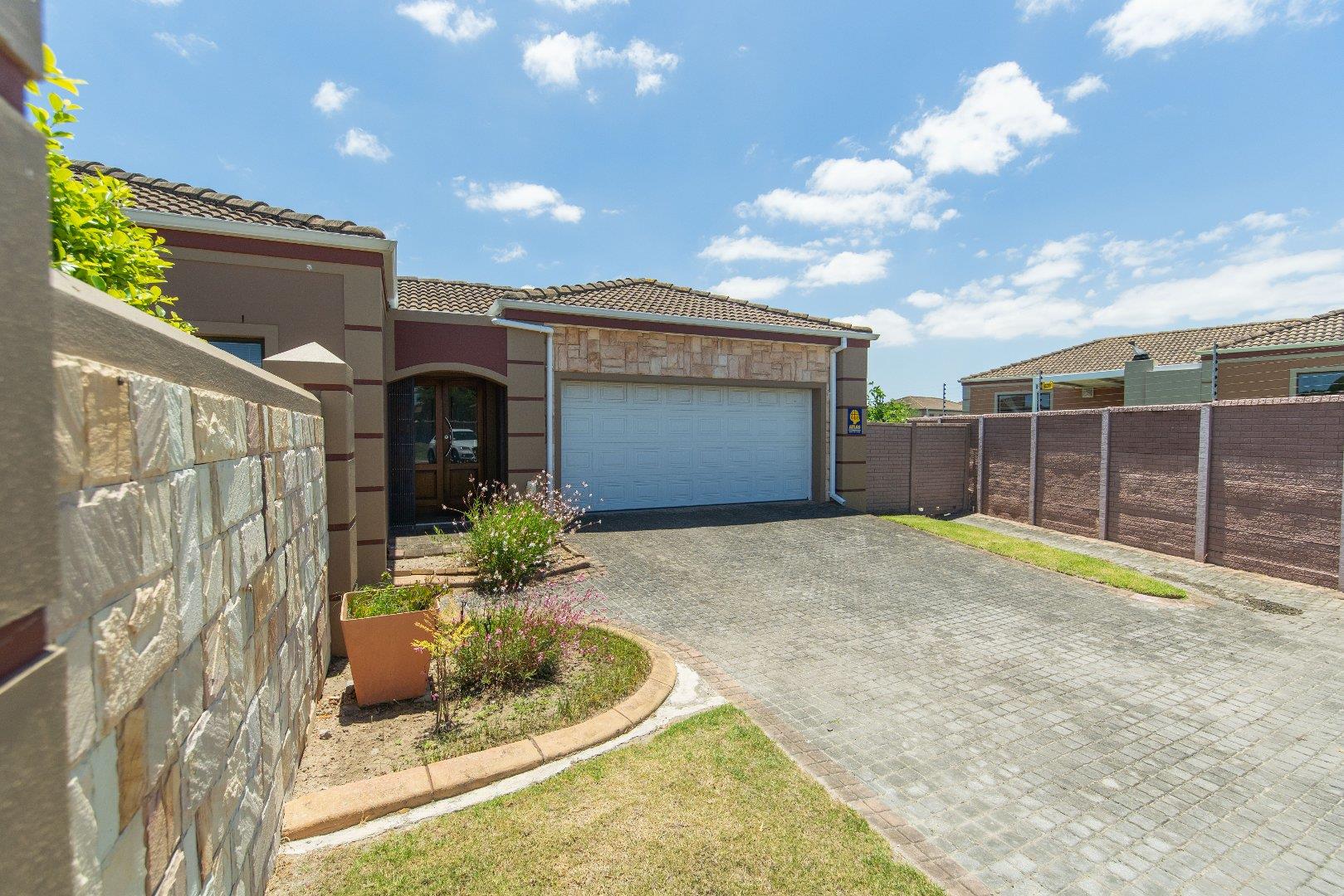 Morningside, Port Elizabeth Property Townhouses for sale in