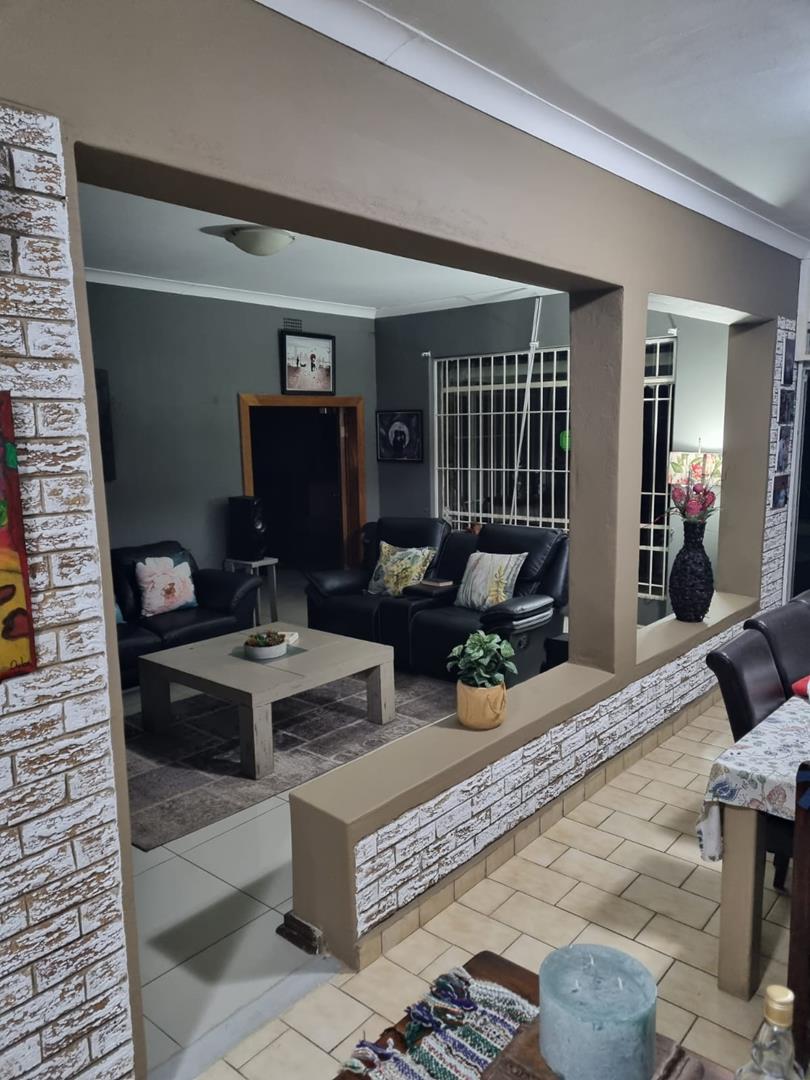 Lakefield Property Property and houses to rent in Lakefield