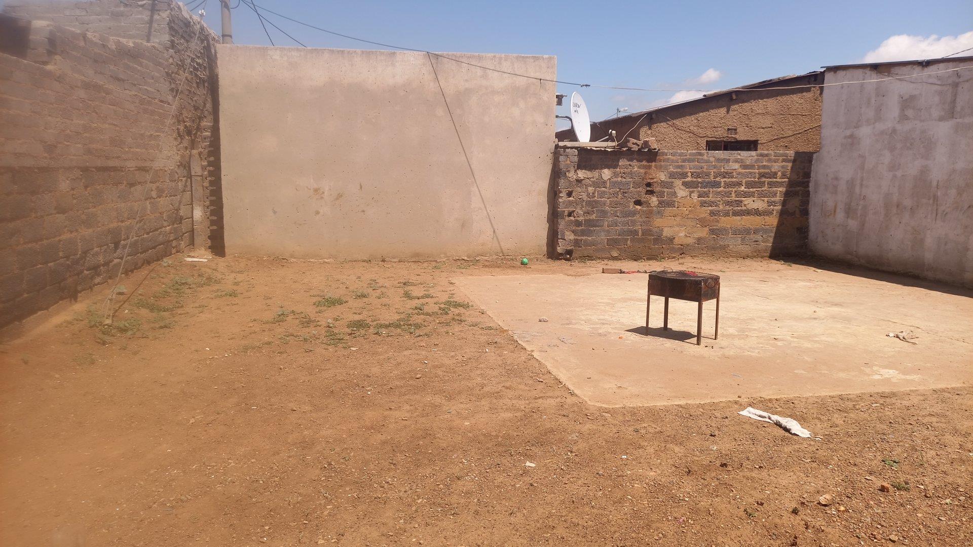 2 Bedroom House for sale in Orange Farm P24113812323