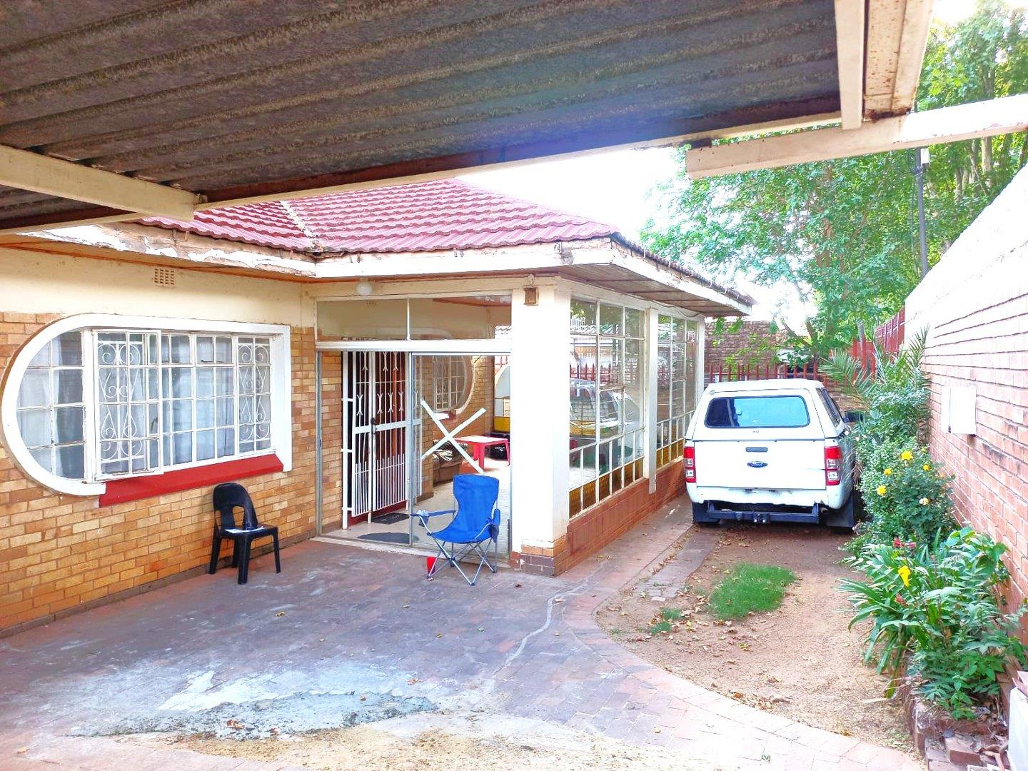 3 Bedroom House for sale in Bezuidenhout Valley P24113813313