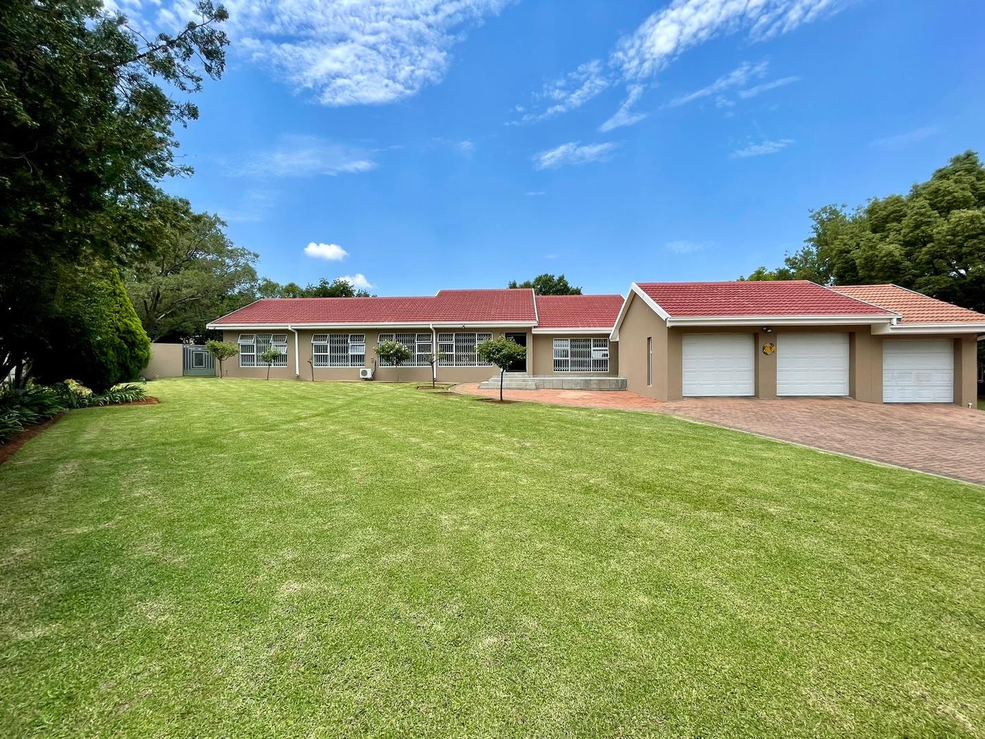 4 Bedroom House for sale in Three Rivers East P24113814159