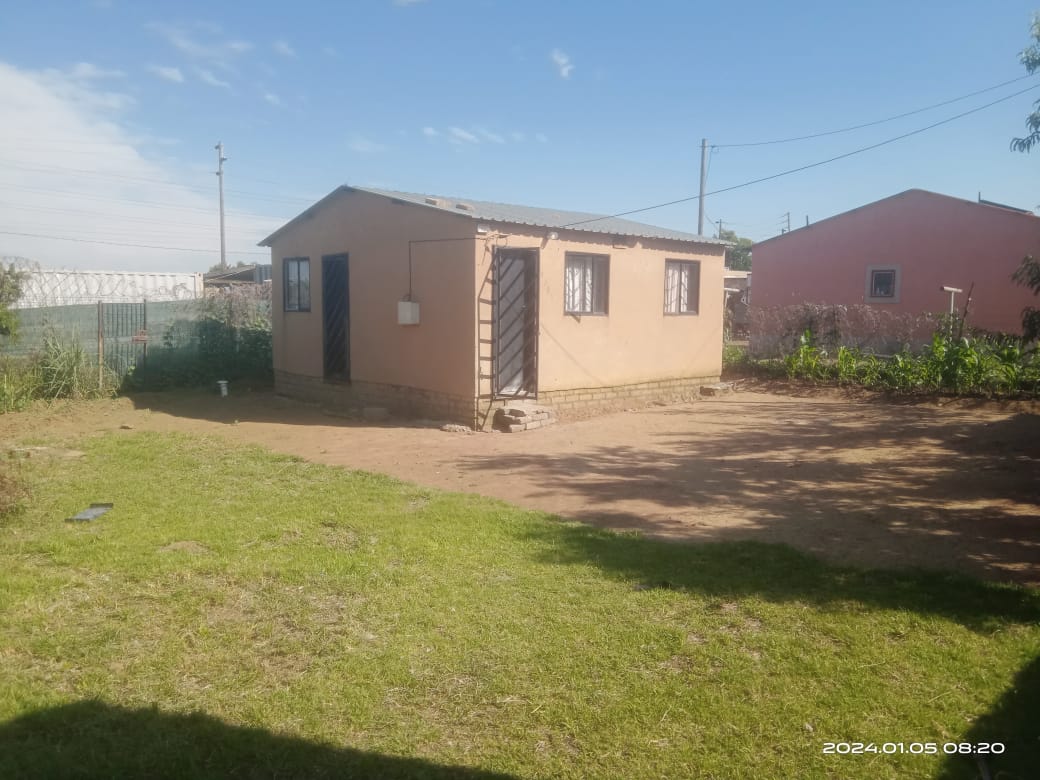 2 Bedroom House for sale in Orange Farm P24114112900
