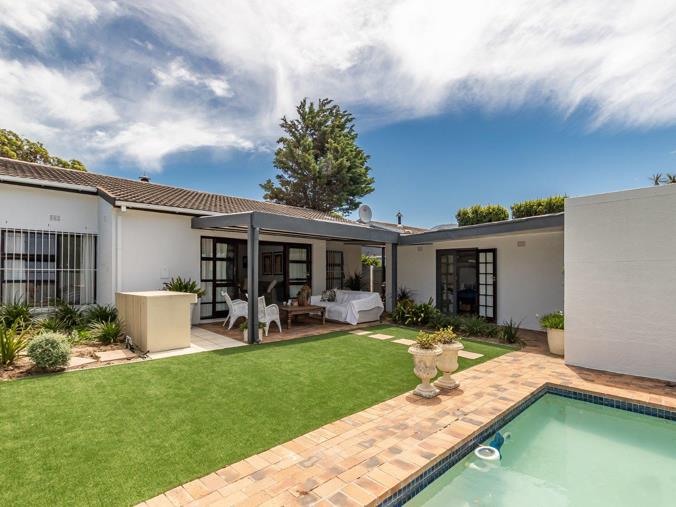 3 Bedroom House for Sale in Lakeside