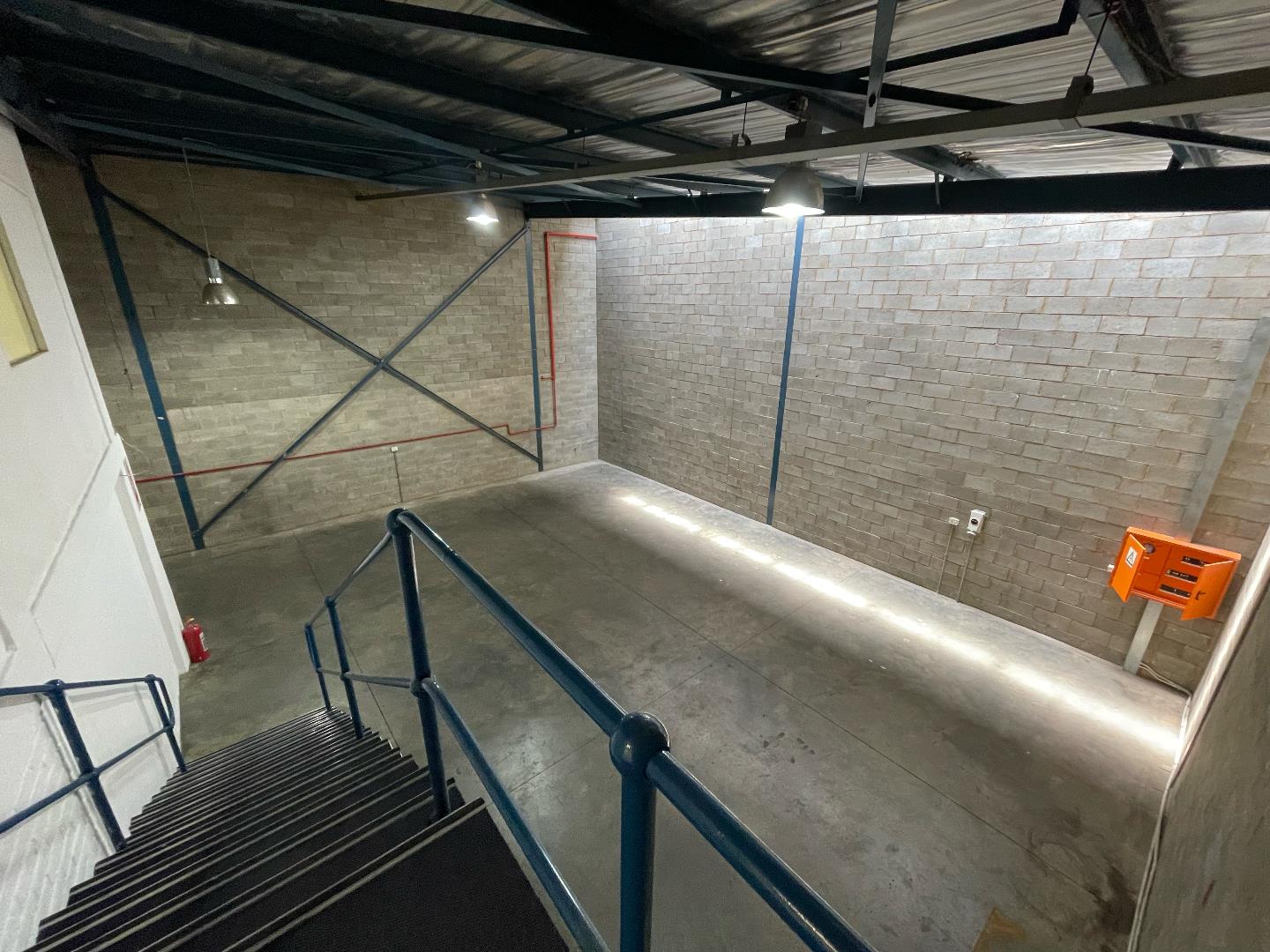 Industrial property to rent in Eastgate 1 South P24113814716