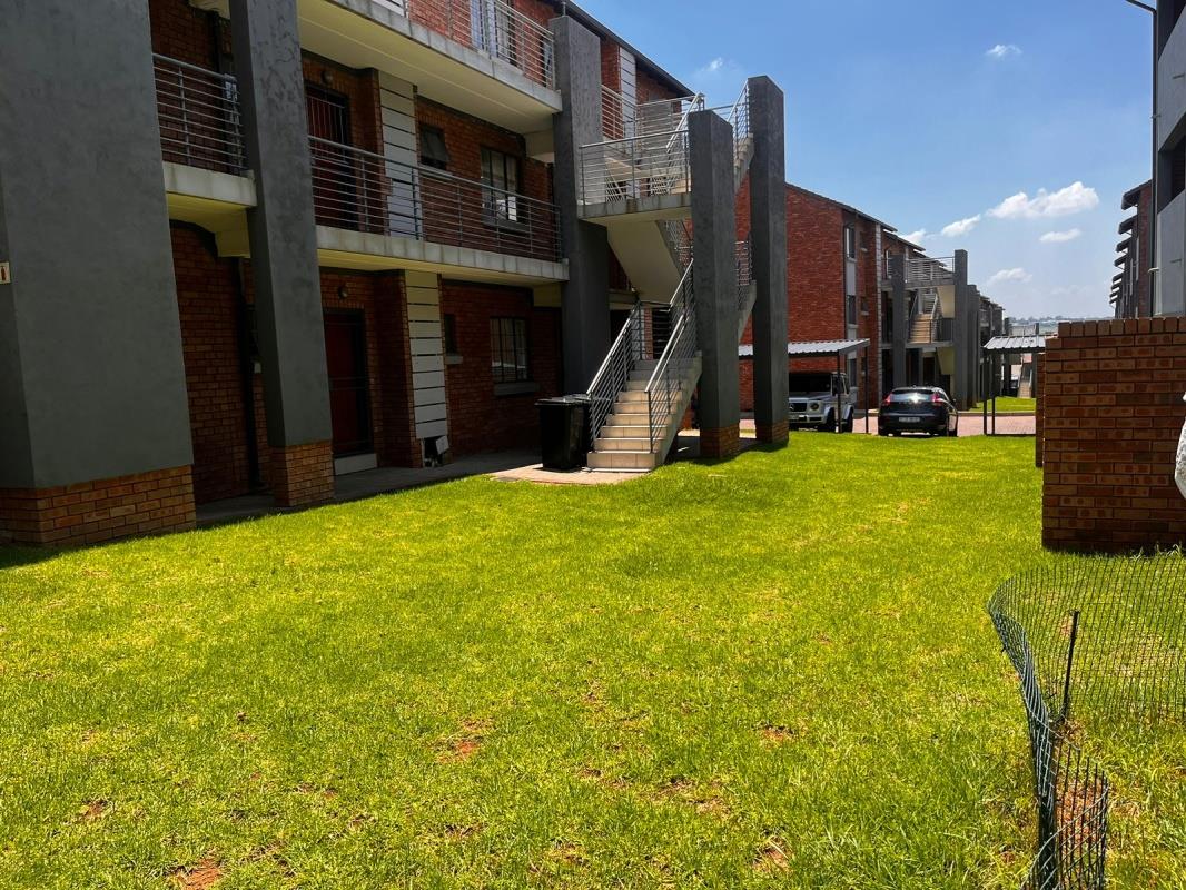 2 Bedroom Apartment / flat for sale in Noordwyk 51 Mozart Lane P24